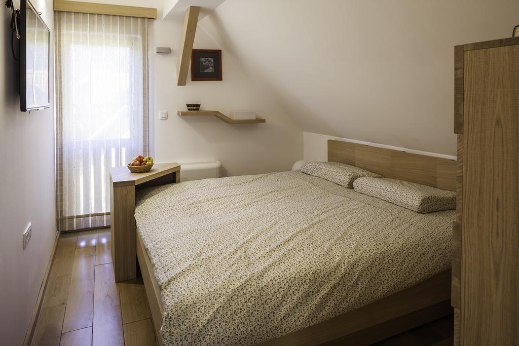 Guest House Kalska Domacija Semic Стая снимка